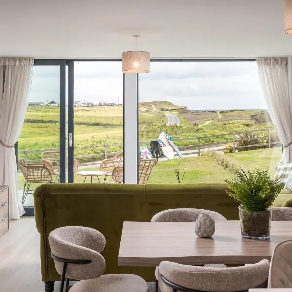 Luxury Sea View Apartments in Bude with Garden, Sleep 6, hotel in Bude