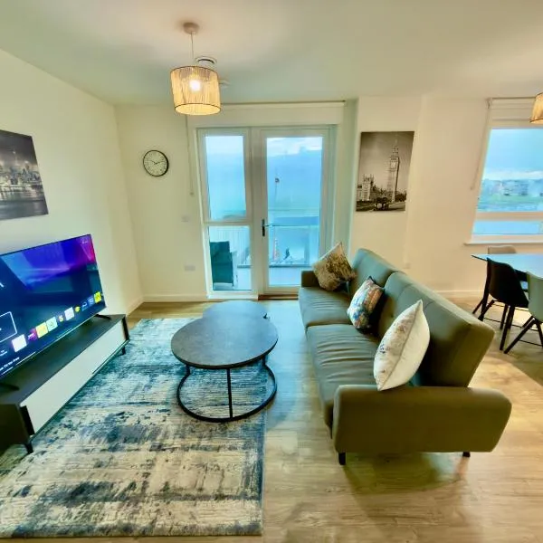 2 Bedroom Apartment in Canning Town near Excel London Canary Wharf with 2 Bathrooms Balcony WiFi, hotel din Londra
