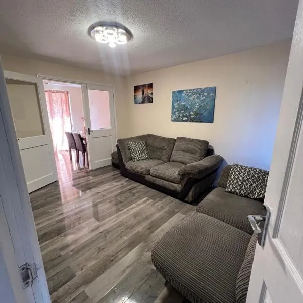 Spacious 3 bedroom house close to 02 and Elizabeth line in Thamesmead、Thamesmeadのホテル