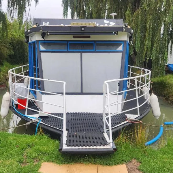 Hasta La Vista river cruiser – hotel w mieście White Sands