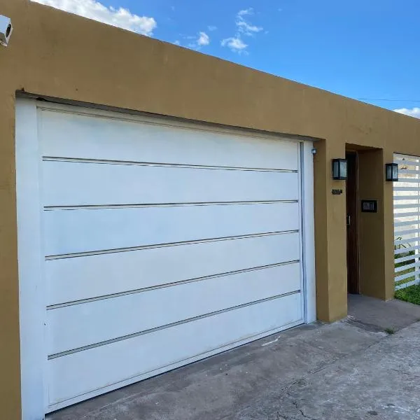 Casa Daia con cochera y piscina、レシステンシアのホテル