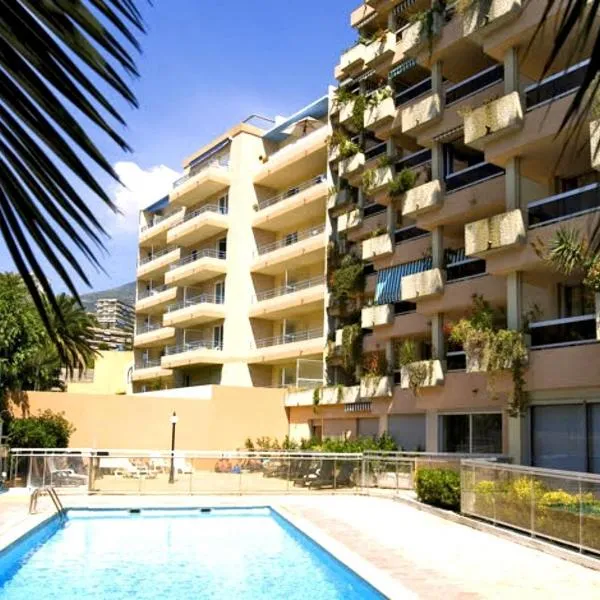 Studio dans résidence avec piscine à 50m de la mer, hotel in Roquebrune-Cap-Martin