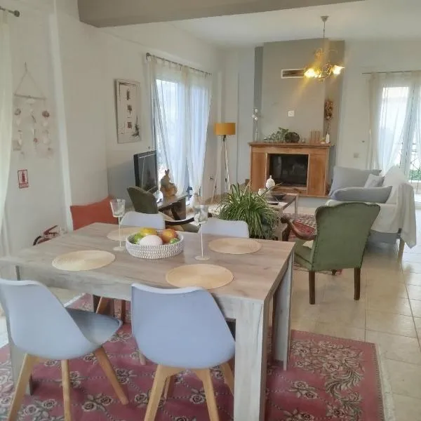 Paulina's House, hotel sa Politiká