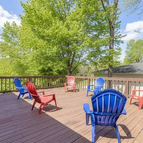 Quiet Getaway, Travis' Place! Affordable Location, hotel em Rossville