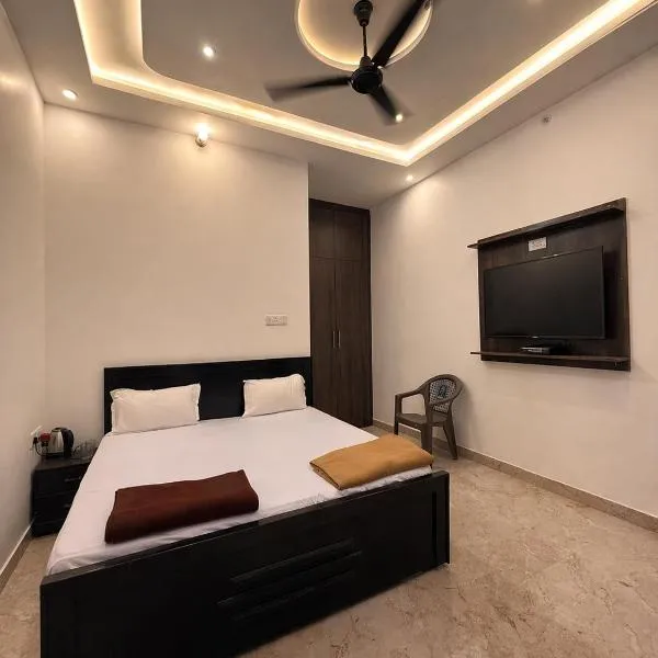 Vijay palace 850 meter away from Ram mandir, hotel en Ayodhya