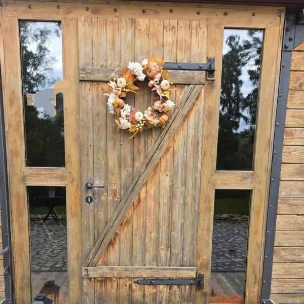 Obytný vagón Bzová Běleč, готель у місті Kamberk