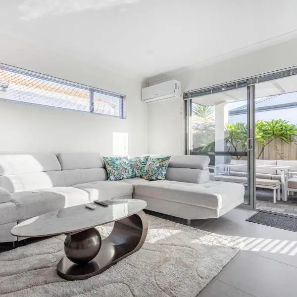 Immaculate and stylish 3 Queen Beds Modern home – hotel w mieście Perth