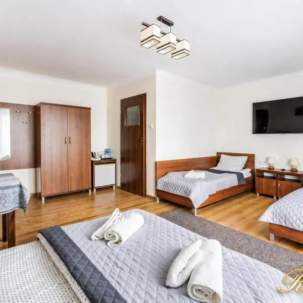 RAMZES USTKA -pokoje z balkonami,parking,Blisko do plaży, hotel em Ustka