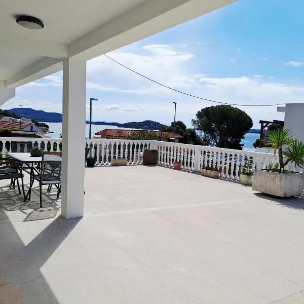 Apartman Iva, khách sạn ở Tisno