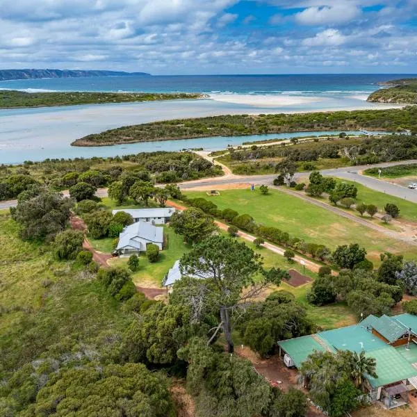 Surfside Ocean Beach Denmark Holiday Accommodation, hotel in Denmark