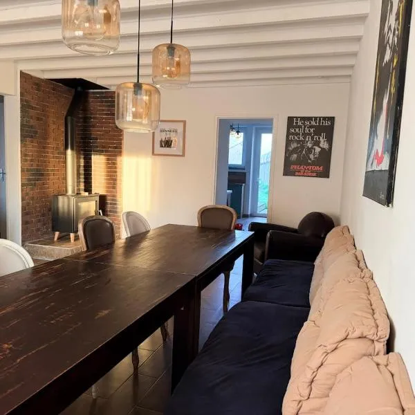 Maison 15 pers, 10 min du Mont St Michel, hotel in Pontorson