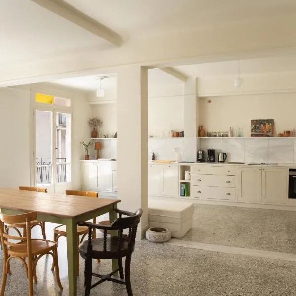 Mosaikon Guesthouses #Sokratous Str, hotel in Athens