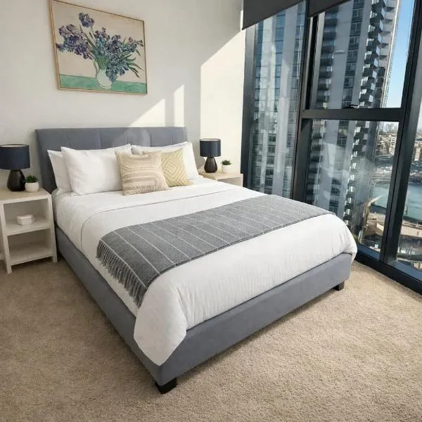 Skyline Stays Southbank Rooftop Pool Apt, hotel sa Melbourne