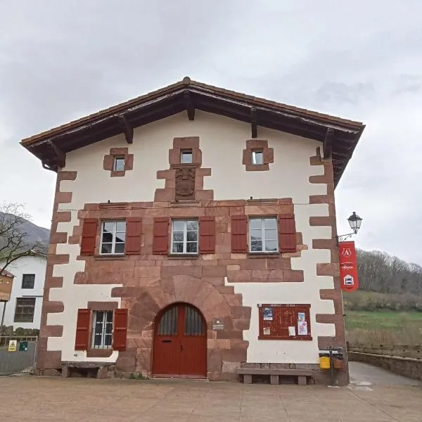 Amaiurko Aterpetxea, hotell i Maya del Baztán