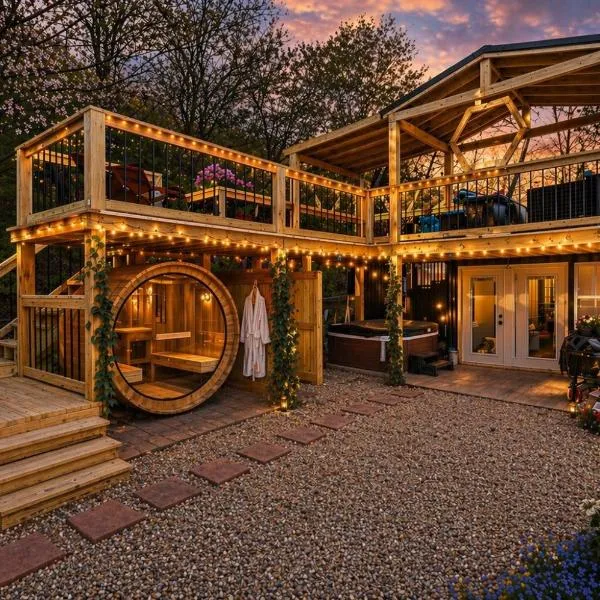 South Bloomingville में, होटल Lux Cabin with Sauna, Hot Tub & Rooftop Firepit