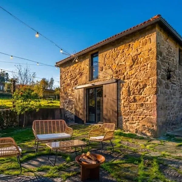 Encantadora Villa de Piedra con Jardín y Chimenea, hotell i Pontevedra