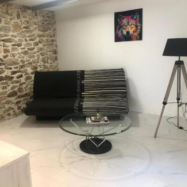 Maison de village au calme 4 personnes, hotel en Saint-Paulet-de-Caisson