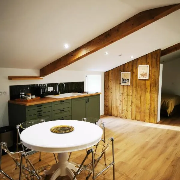 Gîte Calme - Vue sur Garonne - Parking privé, מלון בBaurech