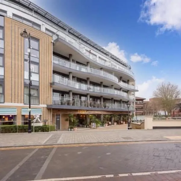 Luxury 2-Bed Penthouse apartment Central Maidenhead with parking, 2 nights minimum booking, close to Elizabeth line and LEGOLAND: Maidenhead şehrinde bir otel