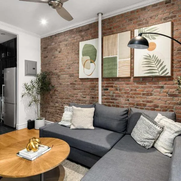Stylish 2-Bedroom Stay in East Village, Hotel in New York