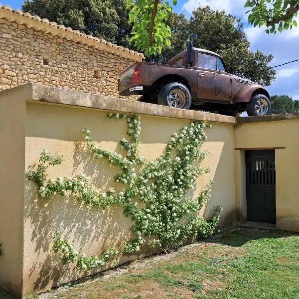 Chez Véro Gîte & Chambres d'hôtes " Le Juvaquatre ", hotel di Suze la Rousse