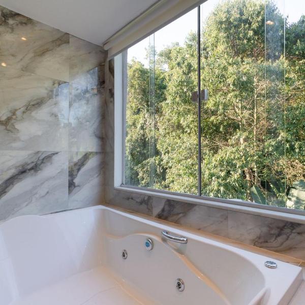 Casa Climatizada com Hidromassagem em Jacarepagua