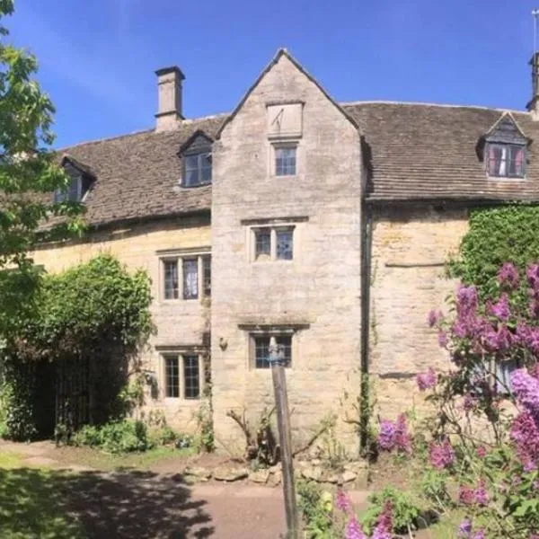 6 Bedroom Farm House with 12 Beds in Weldon، فندق في Weldon