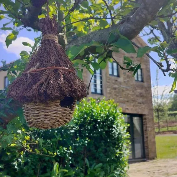 Casa Milia Arzúa - Transporte gratuíto desde la ciudad o conexión directa a pie desde el Camino, hotell i Arzúa