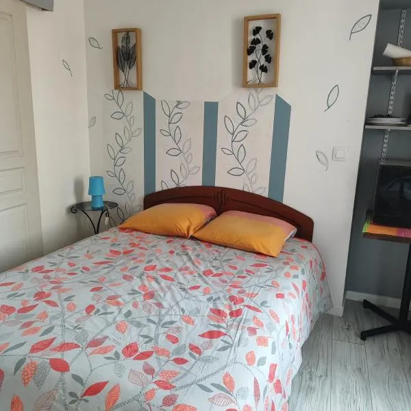 Chambre pour 2 personnes à Formigny RDC, hotel din Formigny