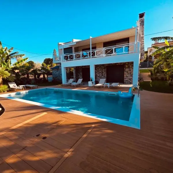 Romantic Pool Suite with Sea View Rastoni, готель у місті Melíssion