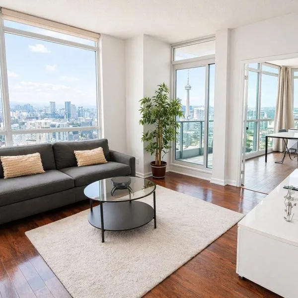 2 Bedroom Condo With City Views and Free Parking, hotelli Torontossa