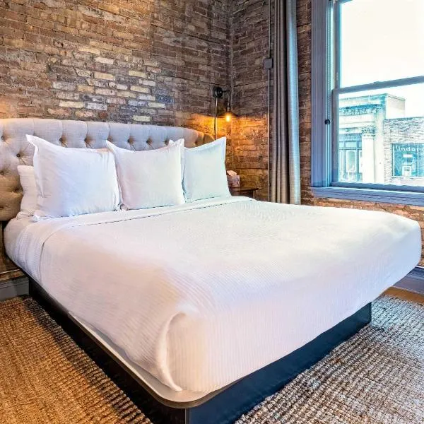 124 Lofts - Downtown Dundee - Walk to Dining, hotelli kohteessa West Dundee