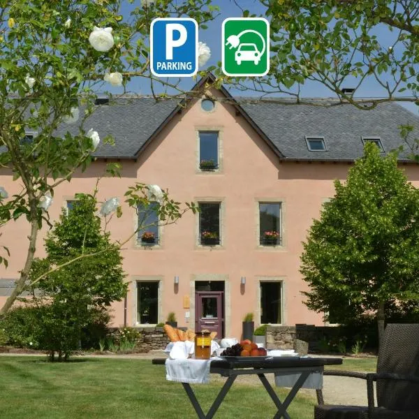 HÔTEL LA FERME DE BOURRAN - RODEZ - parking privé avec bornes pour voitures électriques, hotel em Rodez