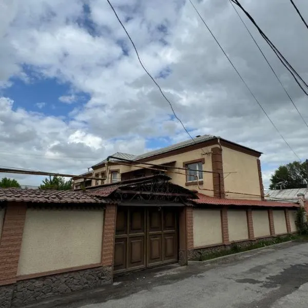 Aruzhan Hostel, hotel in Shymkent