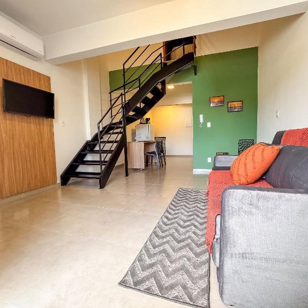 Loft no Centro c/ mezanino e vaga p/ 4 pessoas