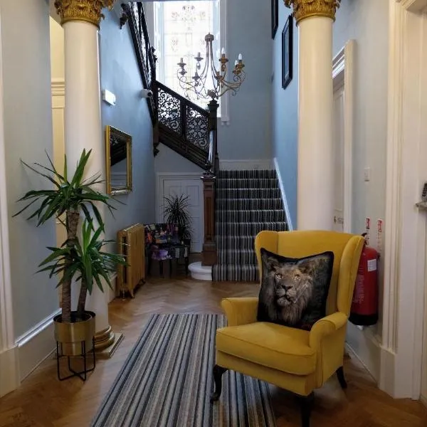 The Clarendon, hotel em Dundee