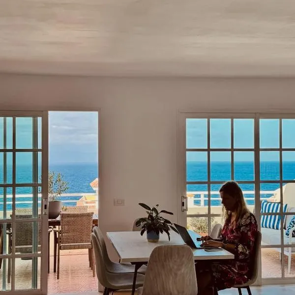 Ocean front spacious family apartment, hotel Puerto de Santiagóban