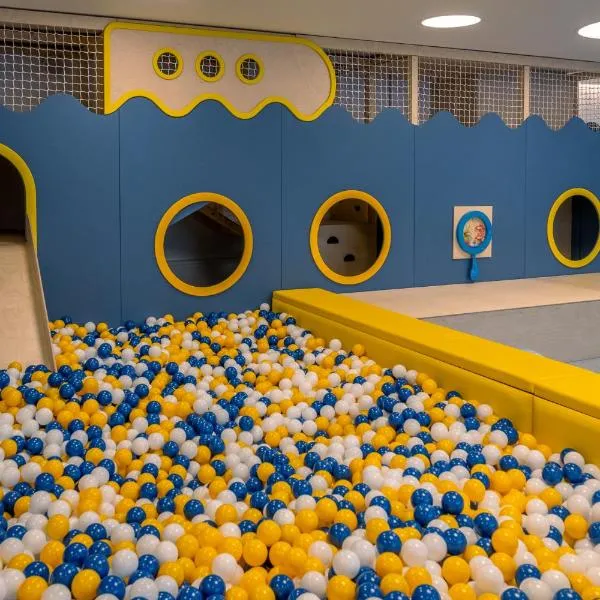 Zorza - jacuzzi, sauny, sala zabaw, baseny, parking, do plaży 400m płaskie zejście โรงแรมในยาสต์เชอเบีย กูรา