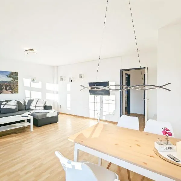 Urlaubsmagie - Ferienwohnung Himmelblau - Balkon, Gemeinschaftsgarten, Sauna und saisonaler Pool، فندق في زبنيتس
