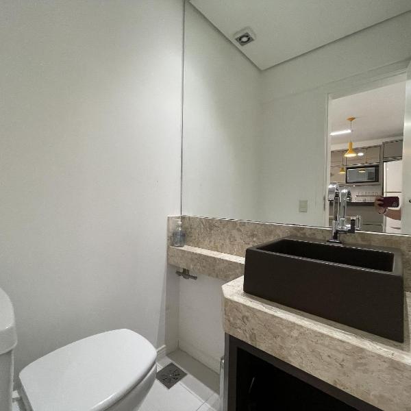 Orbe Residence - Apartamento espaçoso com duas suítes e varanda gourmet de frente para a rua, com vista para as montanhas na Praia de Palmas. - Foto 3