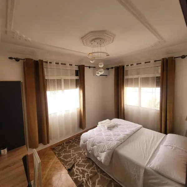 Errachidia Airport Apartment AC 15 Min Walk to Airport Gateway to Merzouga, hotel di Oulad el Haj