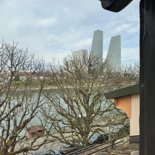 Studio 10 Rhine View - Quiet and Cozy - 10min walk to City Center, 15min to Main Station, hotel i Basel