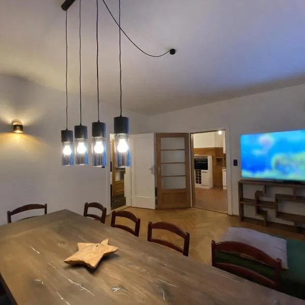 Honiger Historic Townhouse Vienna City Center 12min - Airport 11min, hotel sa Vienna