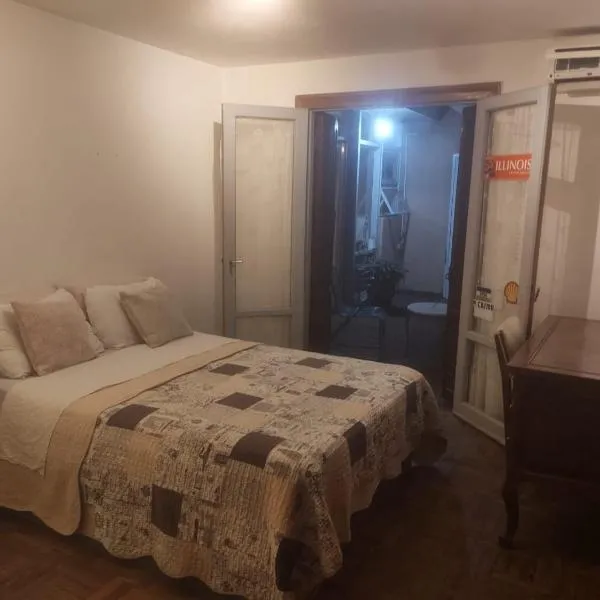 Habitación "Central" con baño privado exterior 3B, hotel a Salto