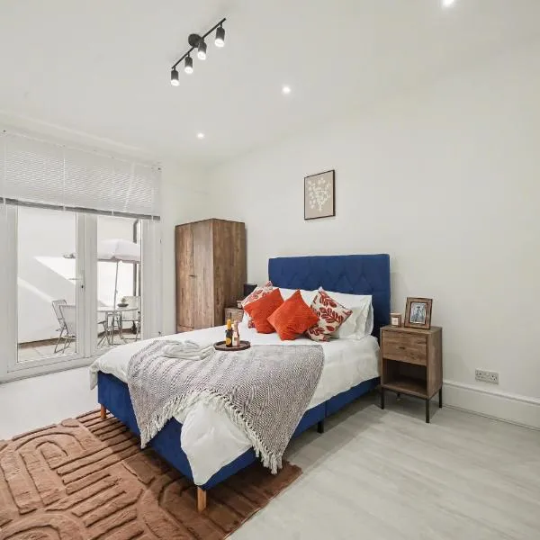 NEW Modern spacious flat next to Wembley Stadium with free Parking!, hotel u Londonu
