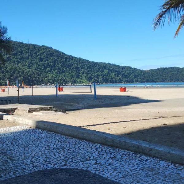 Apartamento Praia Grande com quintal e estacionamento