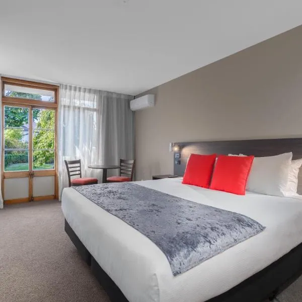 The Angus Hotel, hotel di Lower Hutt