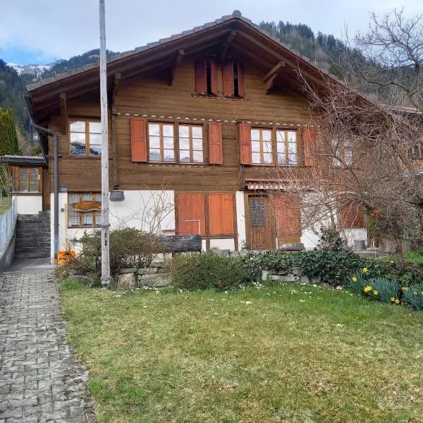 Viesnīca Ferienhaus Wohnung im ersten Stock pilsētā Frutigene