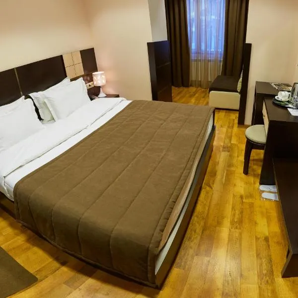 Hotel Lilia Yerevan, ξενοδοχείο σε Nor Kharberd