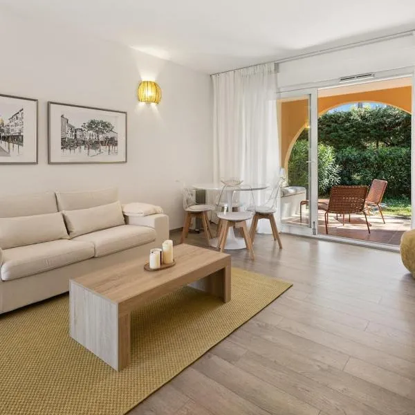 Spacious apartment St-Tropez - Terrace garden beach, hotel in Saint-Tropez
